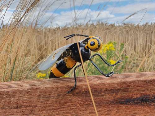 Metal Bumble Bee