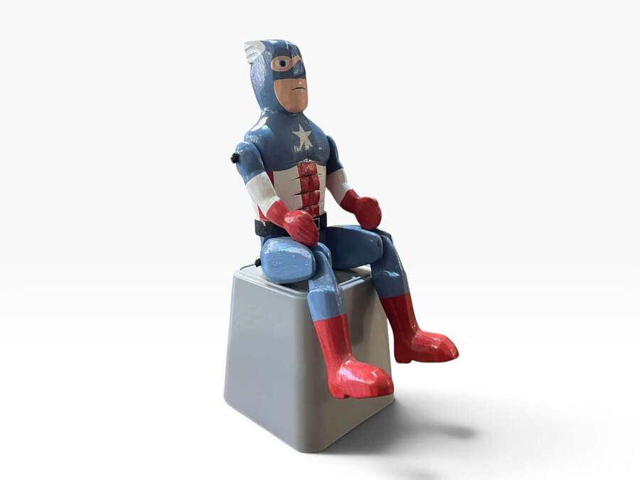 15cm Sitting Captain America (muscle)